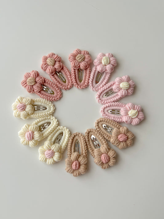 Clame croșetate - floricele pastelate
