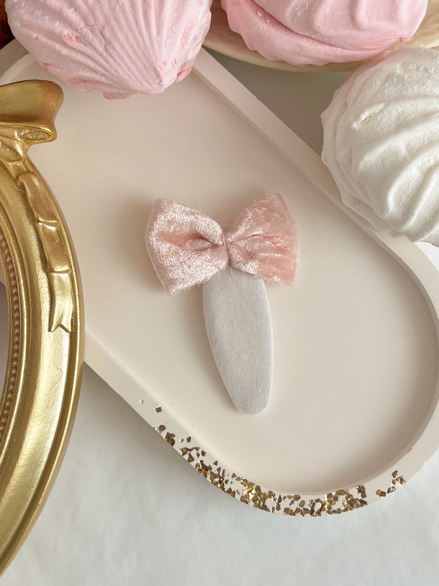Clame „Velvet Bow”