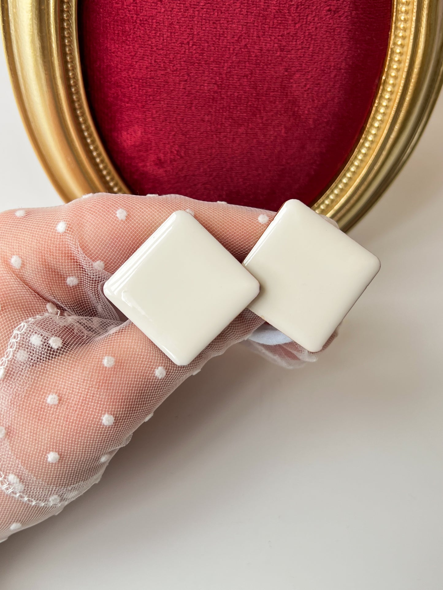 White Square — Elastice din rășină epoxidică și lemn