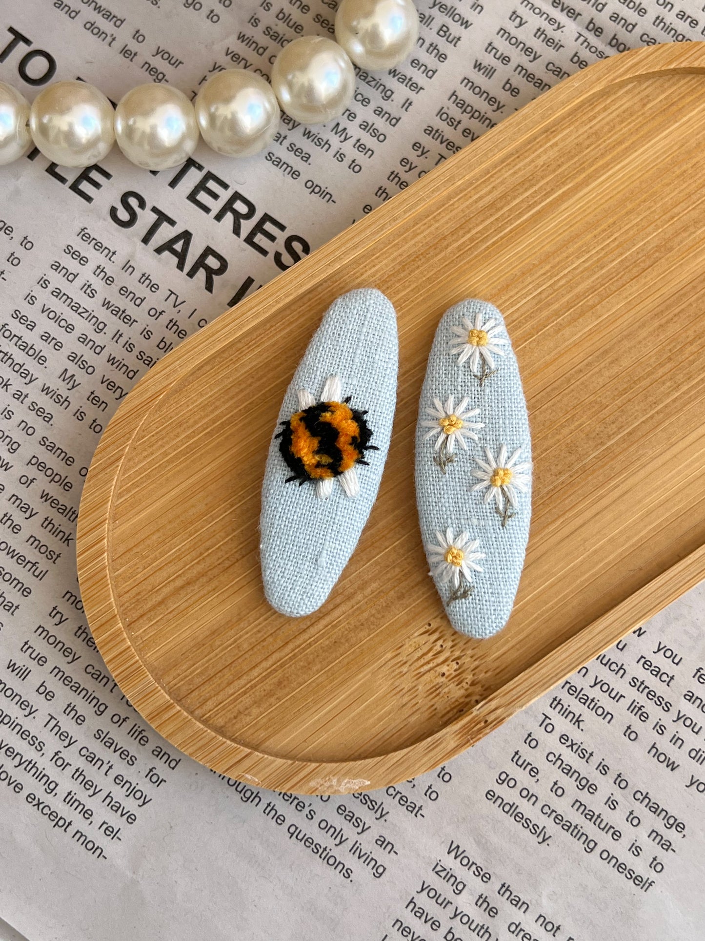 Clamă brodată «Blue Bee»