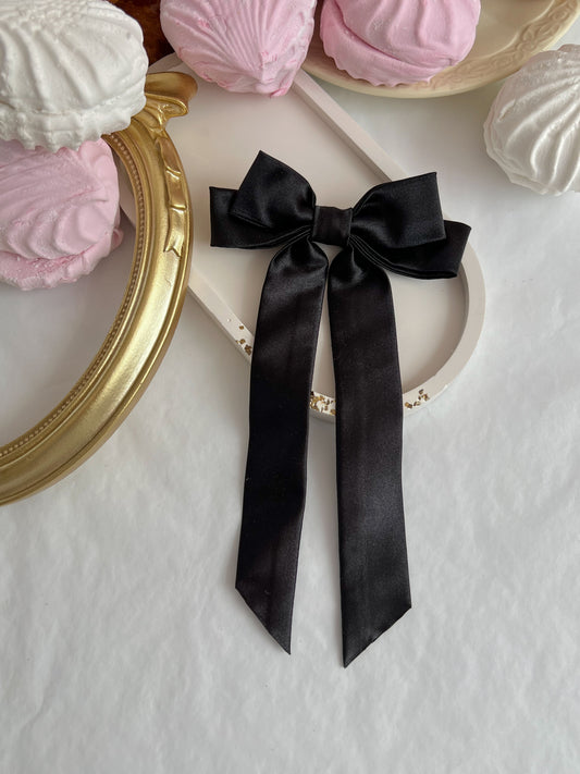 Dark Ribbon — Agrafă cu Fundă din Satin