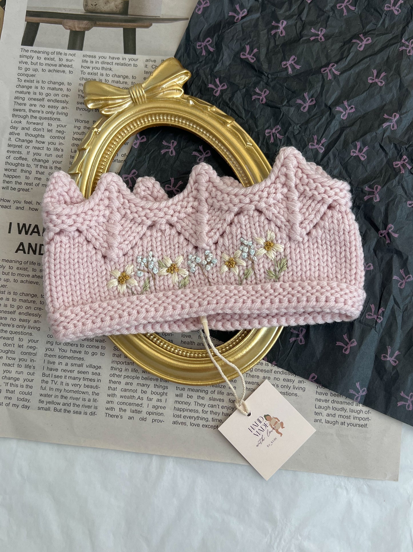 Bentiță tricotată manual tip Coroniță cu Broderie