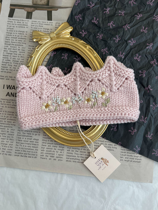 Bentiță tricotată manual tip Coroniță cu Broderie