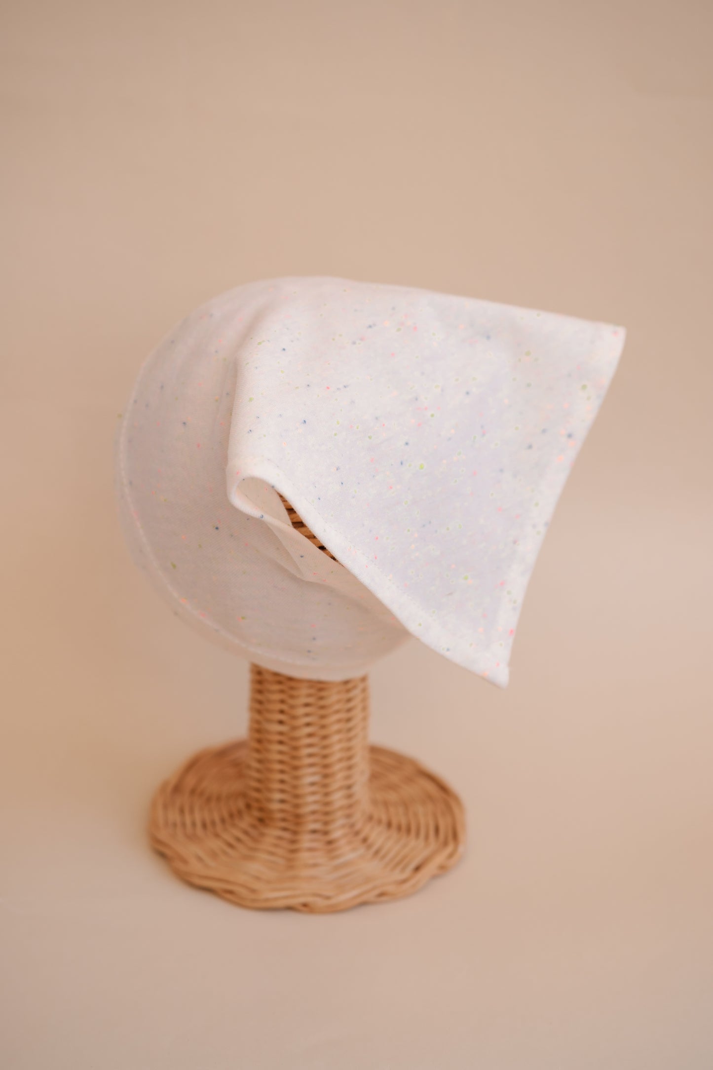 Batistă în colț – Confetti Cream