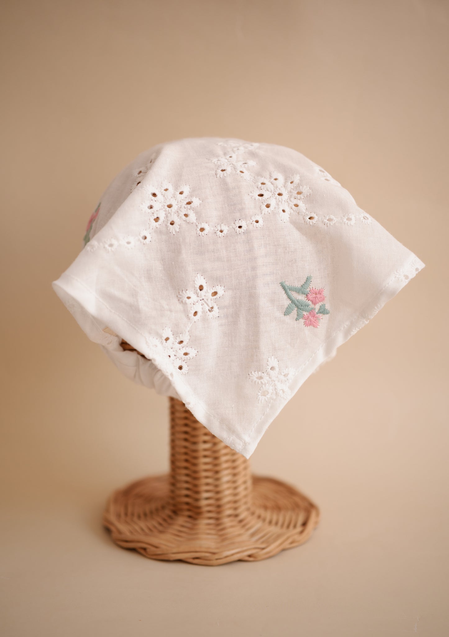 Batistă cu broderie rose