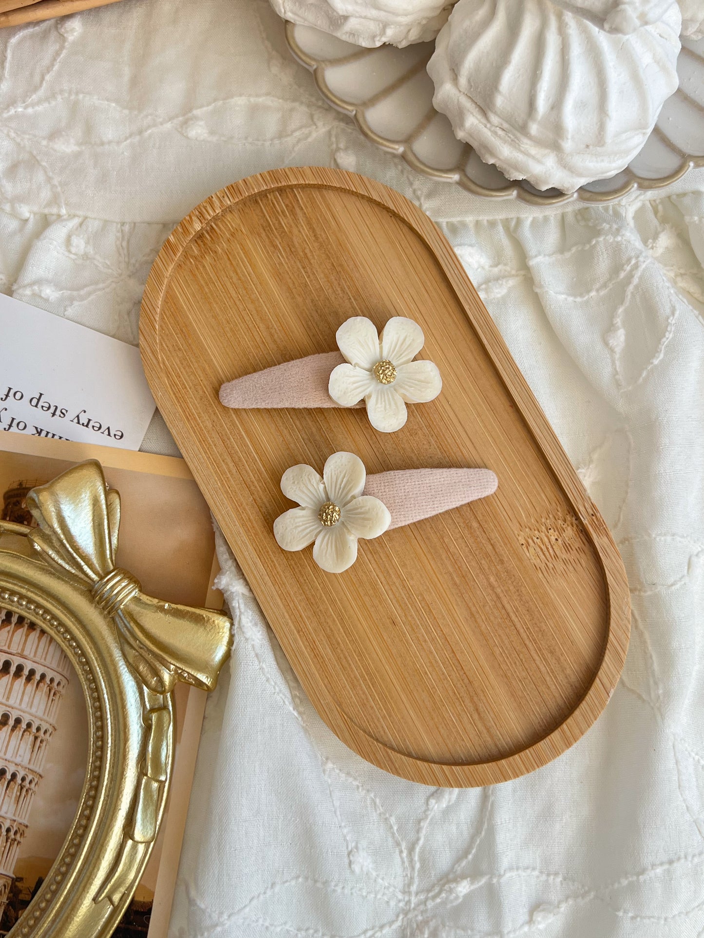 Agrafe — Clay Petal