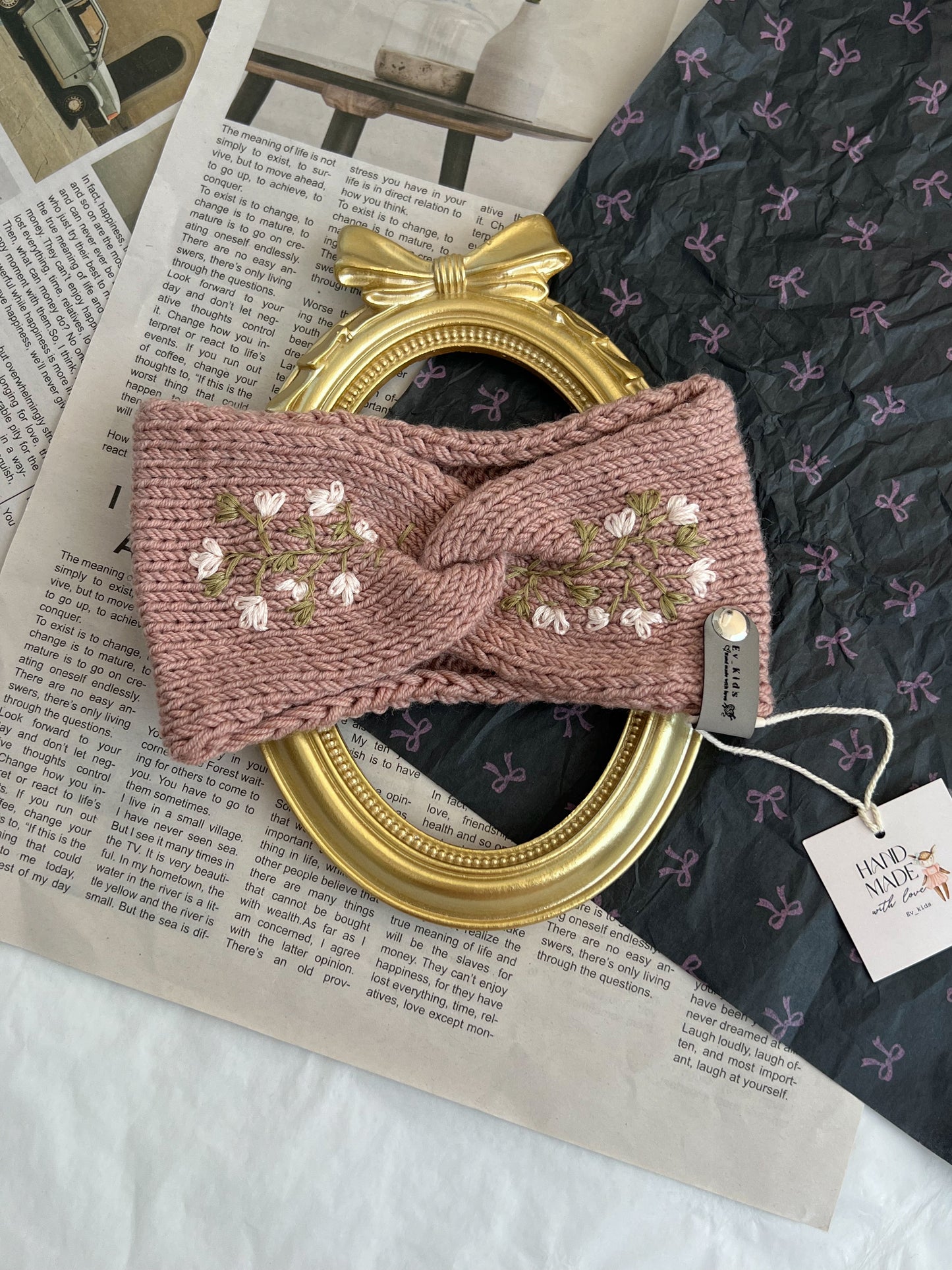 Bentiță tricotată manual tip Coroniță cu Broderie