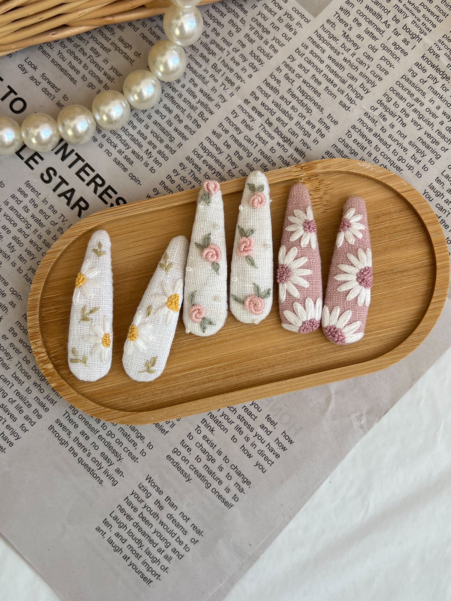 Clamă brodată «Floral Bloom»