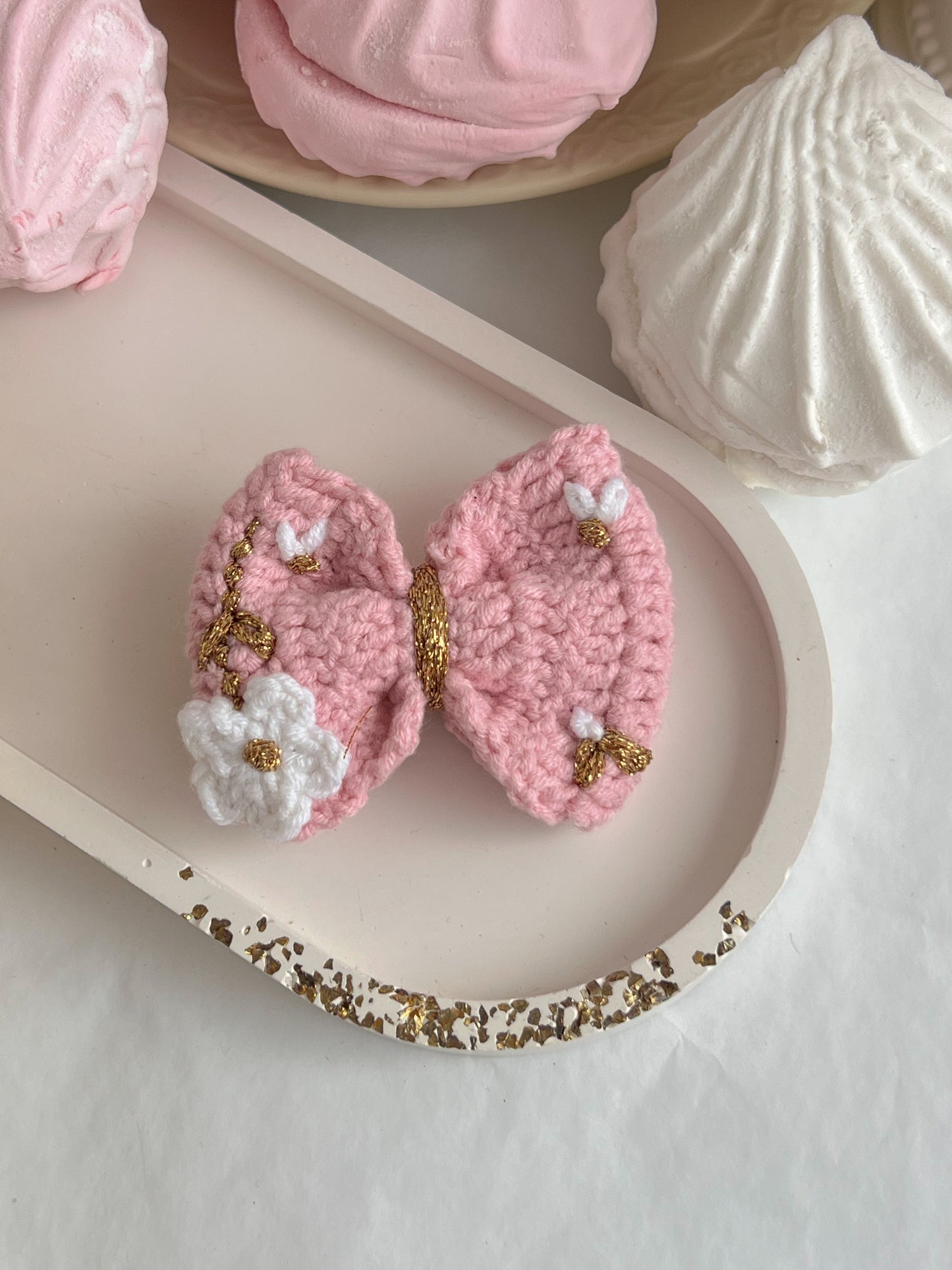 Blossom Bow — Agrafă Croșetată