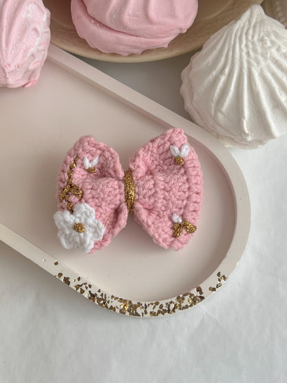 Blossom Bow — Agrafă Croșetată