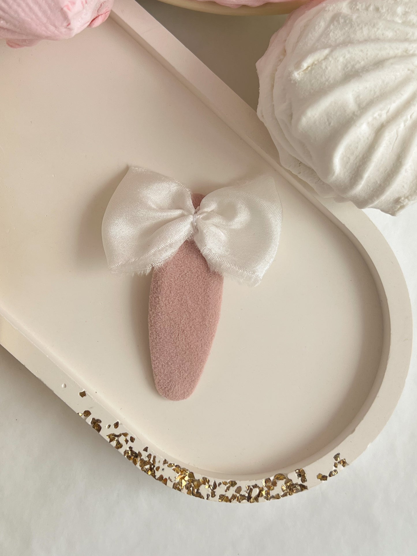 Clame „Silk Bow” — roz pudrat