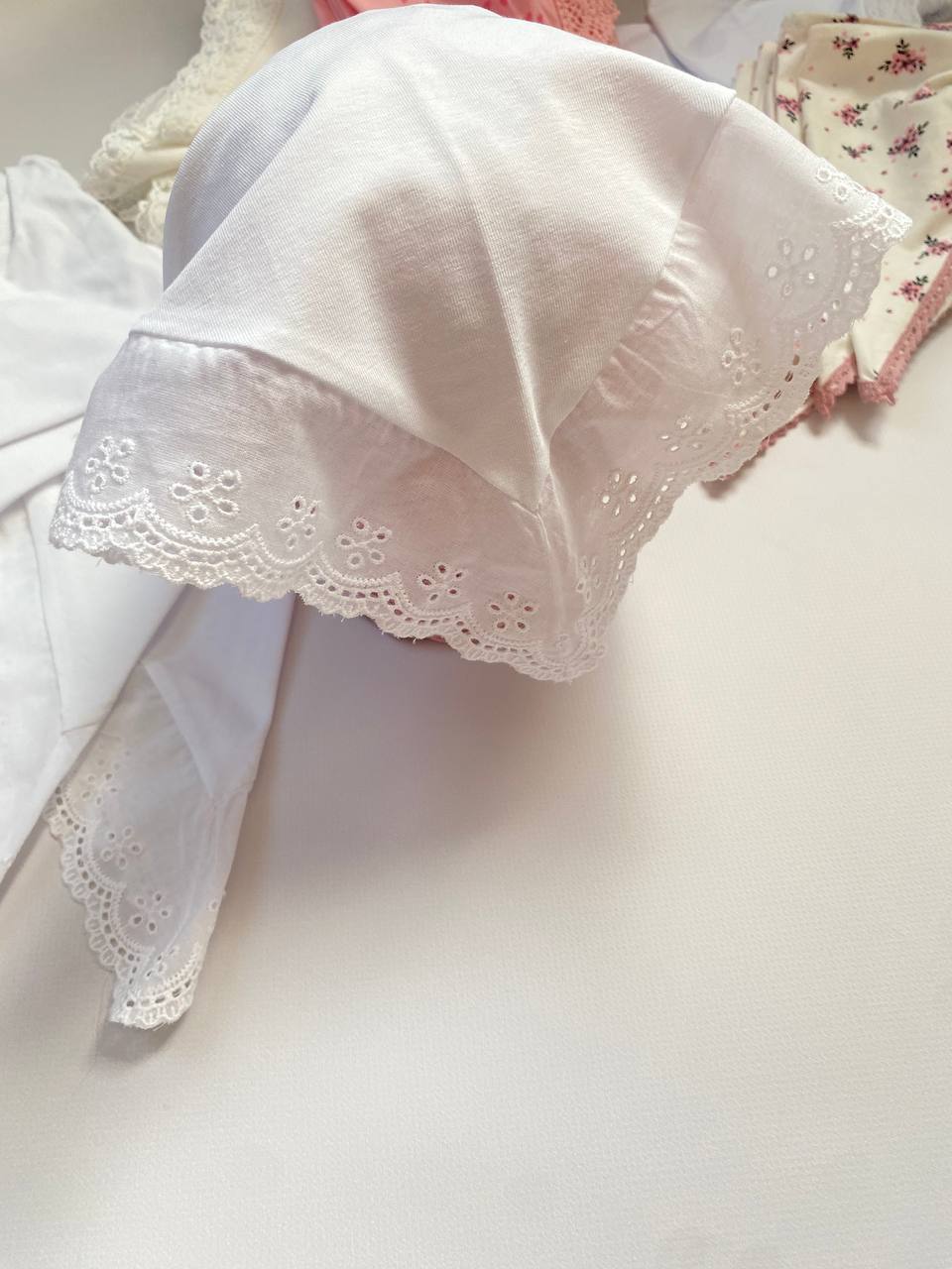 Batistă cu dantelă