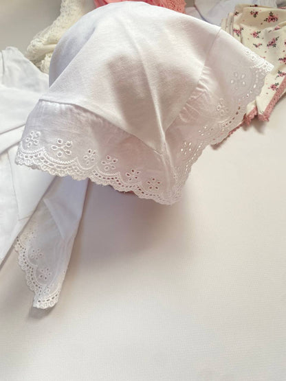 Batistă cu dantelă